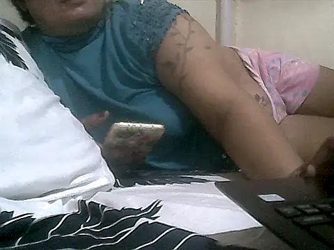 Snapshot of loriepinay46 chatting on 11.17.25 loriepinay46 online show from 11.17.25