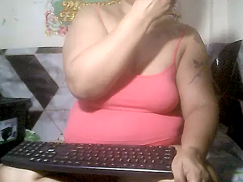 Snapshot of loriepinay46 chatting on 11.25.25 loriepinay46 online show from 11.25.25