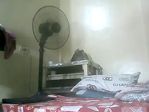 Snapshot of loriepinay46 chatting on 02.14.26 loriepinay46 online show from 02.14.26