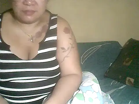 Snapshot of loriepinay46 chatting on 03.16.26 loriepinay46 online show from 03.16.26