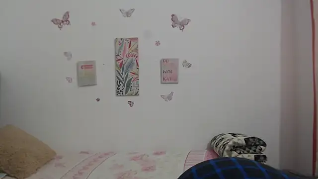 AishaOwens online show from 12.04.25