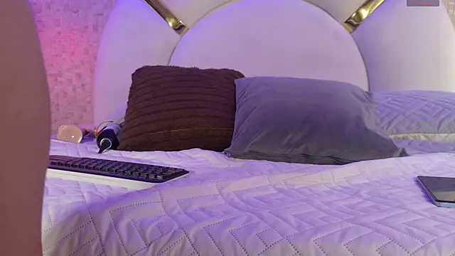 Snapshot of Caroline_palmerr chatting on 11.16.25 Caroline palmerr online show from 11.16.25