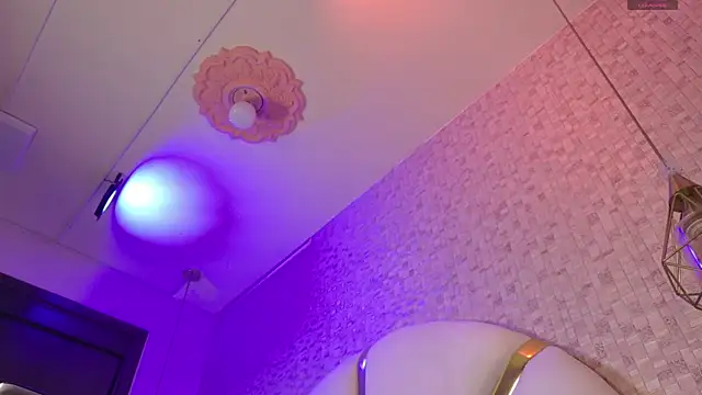 Snapshot of Caroline_palmerr chatting on 11.27.25 Caroline palmerr online show from 11.27.25