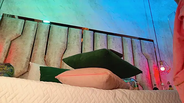 Snapshot of Caroline_palmerr chatting on 12.14.25 Caroline palmerr online show from 12.14.25