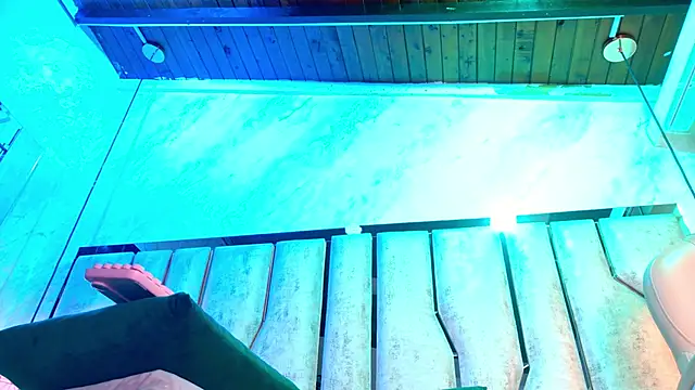 Snapshot of Caroline_palmerr chatting on 12.17.25 Caroline palmerr online show from 12.17.25