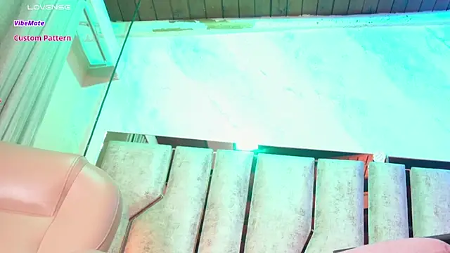 Snapshot of Caroline_palmerr chatting on 12.21.25 Caroline palmerr online show from 12.21.25