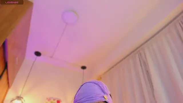 Snapshot of Cassiesteveens chatting on 11.14.25 Cassiesteveens online show from 11.14.25