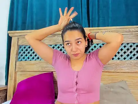 Chelsea Russell01 online show from 11.21.25