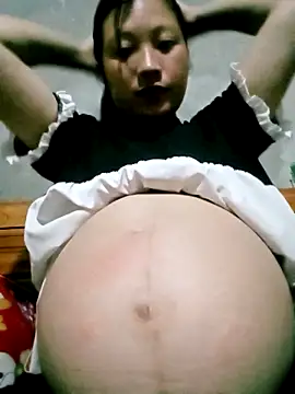 Snapshot of Micky_baby chatting on 05.08.26 Micky baby online show from 05.08.26