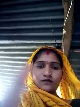 Snapshot of yanuw chatting on 11.15.25 yanuw online show from 11.15.25