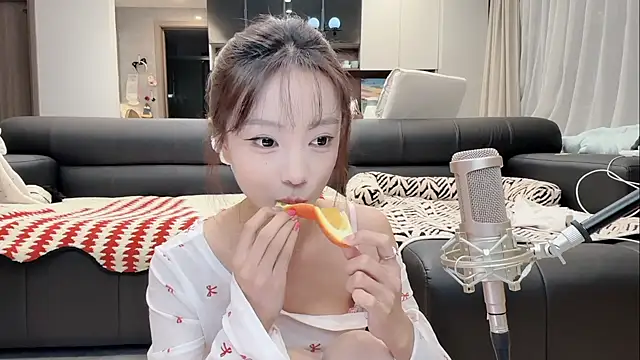 Snapshot of Butterbear chatting on 01.14.26 Butterbear online show from 01.14.26