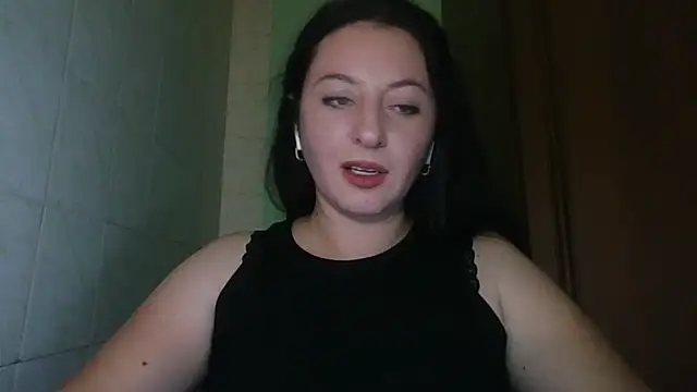 Snapshot of MelinaAx chatting on 11.14.25 MelinaAx online show from 11.14.25