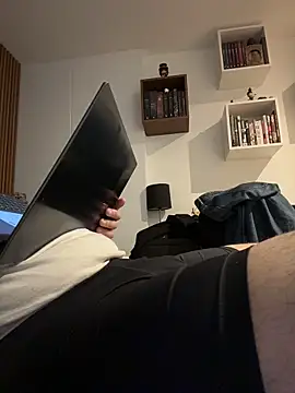 Snapshot of Manuelst11928 chatting on 11.14.25 Manuelst11928 online show from 11.14.25