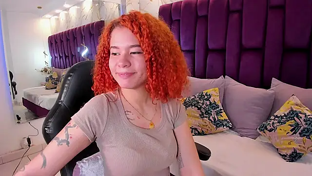 Snapshot of avrilwaynee chatting on 11.20.25 avrilwaynee online show from 11.20.25