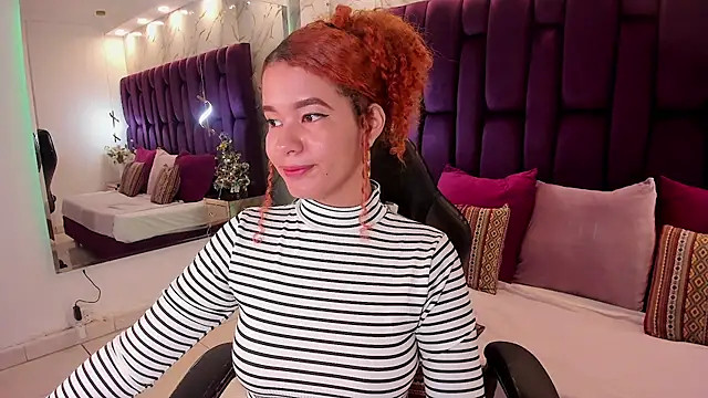 Snapshot of avrilwaynee chatting on 11.28.25 avrilwaynee online show from 11.28.25