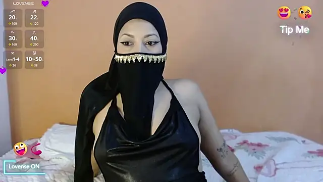 Snapshot of amina_fair chatting on 11.17.25 amina fair online show from 11.17.25