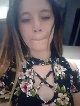 Snapshot of dayanarrb chatting on 11.18.25 dayanarrb online show from 11.18.25