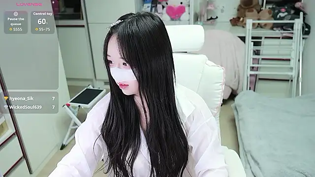 kimhyeona2005 online show from 04.30.26