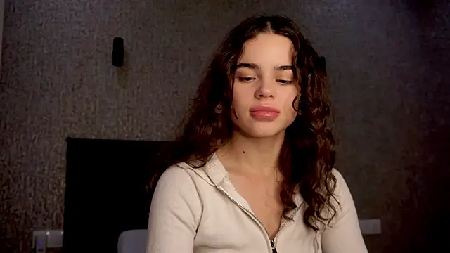 Snapshot of lindaTT chatting on 11.17.25 lindaTT online show from 11.17.25