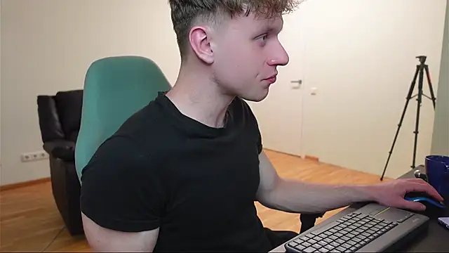 Snapshot of Charles_Dreams chatting on 04.03.26 Charles Dreams online show from 04.03.26