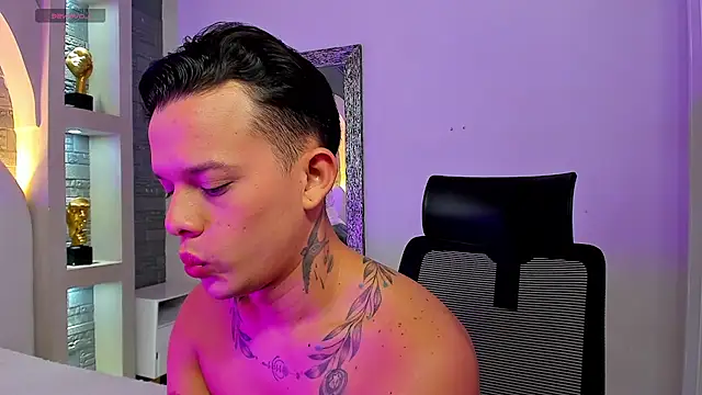 Valentino moretti online show from 11.25.25