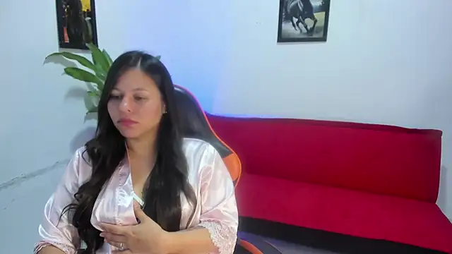 Snapshot of AlanaDuarte chatting on 11.20.25 AlanaDuarte online show from 11.20.25