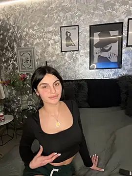 Snapshot of DeineJulia chatting on 11.24.25 DeineJulia online show from 11.24.25