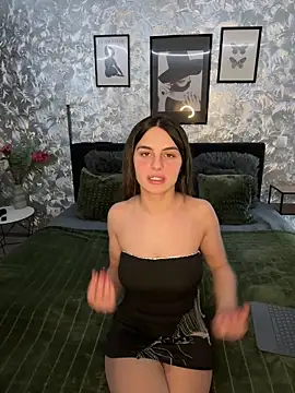 Snapshot of DeineJulia chatting on 12.15.25 DeineJulia online show from 12.15.25