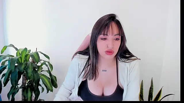 Snapshot of SOFIA_SWEETT22 chatting on 11.14.25 SOFIA SWEETT22 online show from 11.14.25