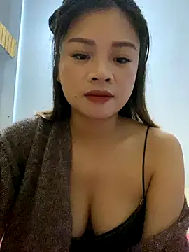 Snapshot of sara-xx chatting on 12.05.25 sara-xx online show from 12.05.25