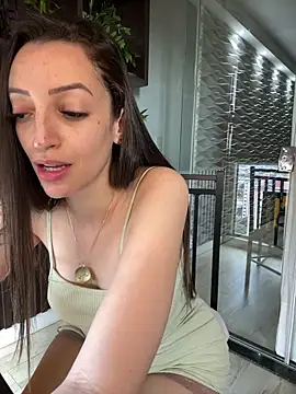 Snapshot of BelleRune chatting on 03.08.25 BelleRune online show from 03.08.25