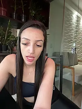 Snapshot of BelleRune chatting on 03.15.25 BelleRune online show from 03.15.25