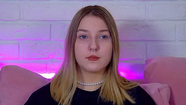 TinnaBurton online show from 05.11.26
