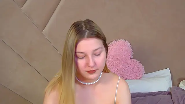 TinnaBurton online show from 06.08.26
