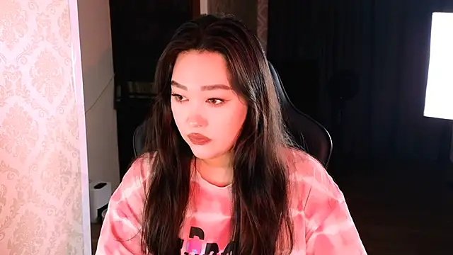 Snapshot of Emma_Uilson chatting on 11.23.25 Emma Uilson online show from 11.23.25