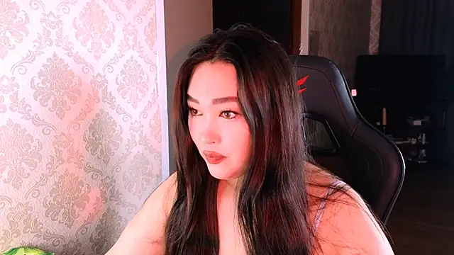 Emma Uilson online show from 12.14.25