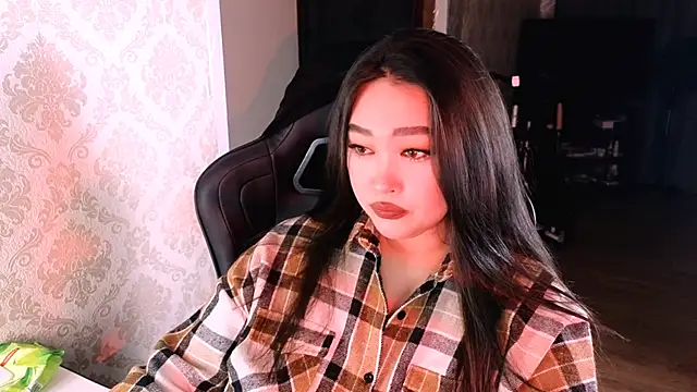 Snapshot of Emma_Uilson chatting on 12.15.25 Emma Uilson online show from 12.15.25