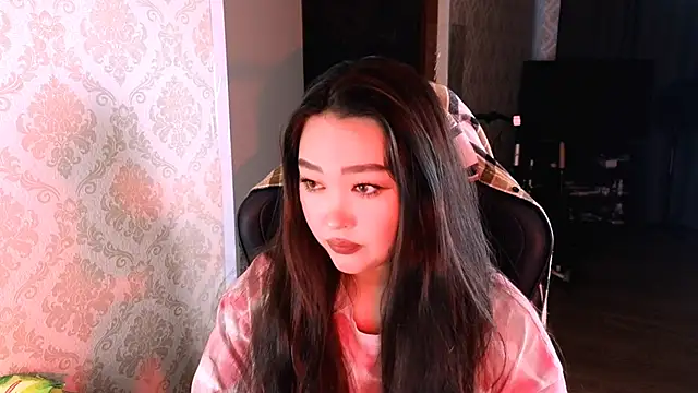 Snapshot of Emma_Uilson chatting on 12.16.25 Emma Uilson online show from 12.16.25