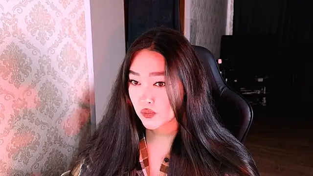 Snapshot of Emma_Uilson chatting on 12.23.25 Emma Uilson online show from 12.23.25