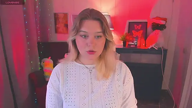 Snapshot of LouiseMous chatting on 12.01.25 LouiseMous online show from 12.01.25