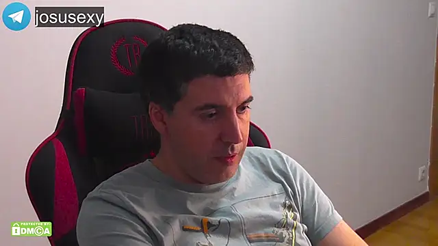 Snapshot of likihot chatting on 11.17.25 likihot online show from 11.17.25