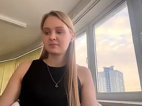 Snapshot of PaulitaSolow chatting on 11.16.25 PaulitaSolow online show from 11.16.25