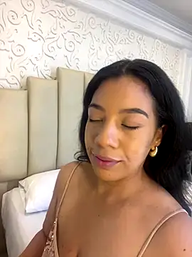 Snapshot of IvannaClaire chatting on 12.15.25 IvannaClaire online show from 12.15.25