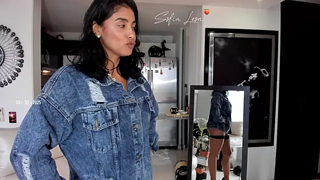 Snapshot of sofiasexhot chatting on 02.05.25 sofiasexhot online show from 02.05.25