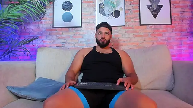 Snapshot of Chris_Varden chatting on 12.03.25 Chris Varden online show from 12.03.25