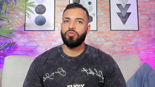 Snapshot of Chris_Varden chatting on 12.15.25 Chris Varden online show from 12.15.25