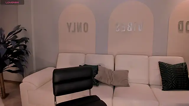 ZaraKafruni online show from 06.14.26