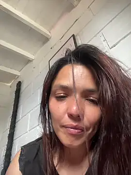 LaraDanverss online show from 11.16.25