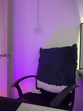 LaraDanverss online show from 12.16.25