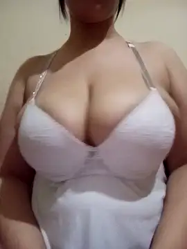 Snapshot of Maryam89six chatting on 11.29.25 Maryam89six online show from 11.29.25